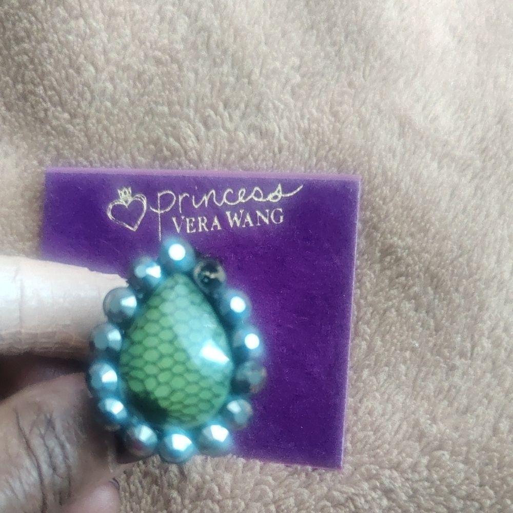 💕 5for $25💕Princess Vera Wang Green and Silver Teardrop Earrings